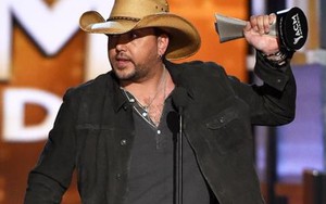 Jason Aldean đánh bại Miranda Lambert tại Lễ trao giải Hàn lâm nhạc Đồng quê